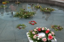 Puszczanie wianków do fontanny